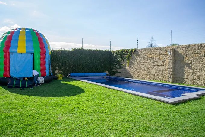Alberca con inflable
